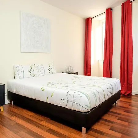 Center Sky View With Amazing Views